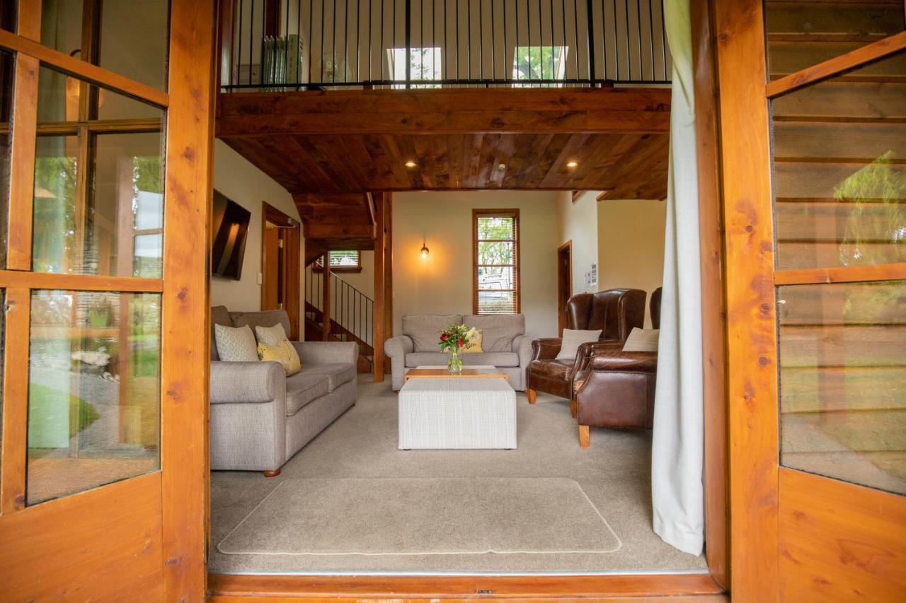 Wanaka Homestead Lodge & Cottages Экстерьер фото