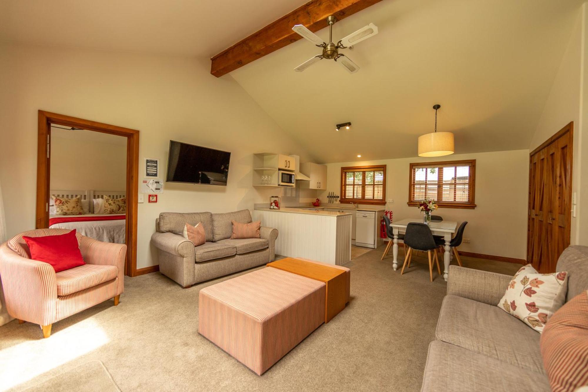 Wanaka Homestead Lodge & Cottages Экстерьер фото