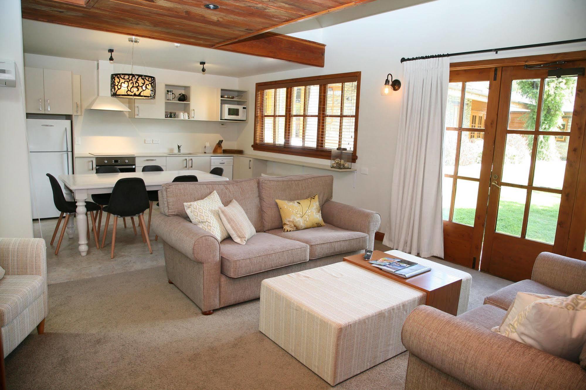Wanaka Homestead Lodge & Cottages Экстерьер фото