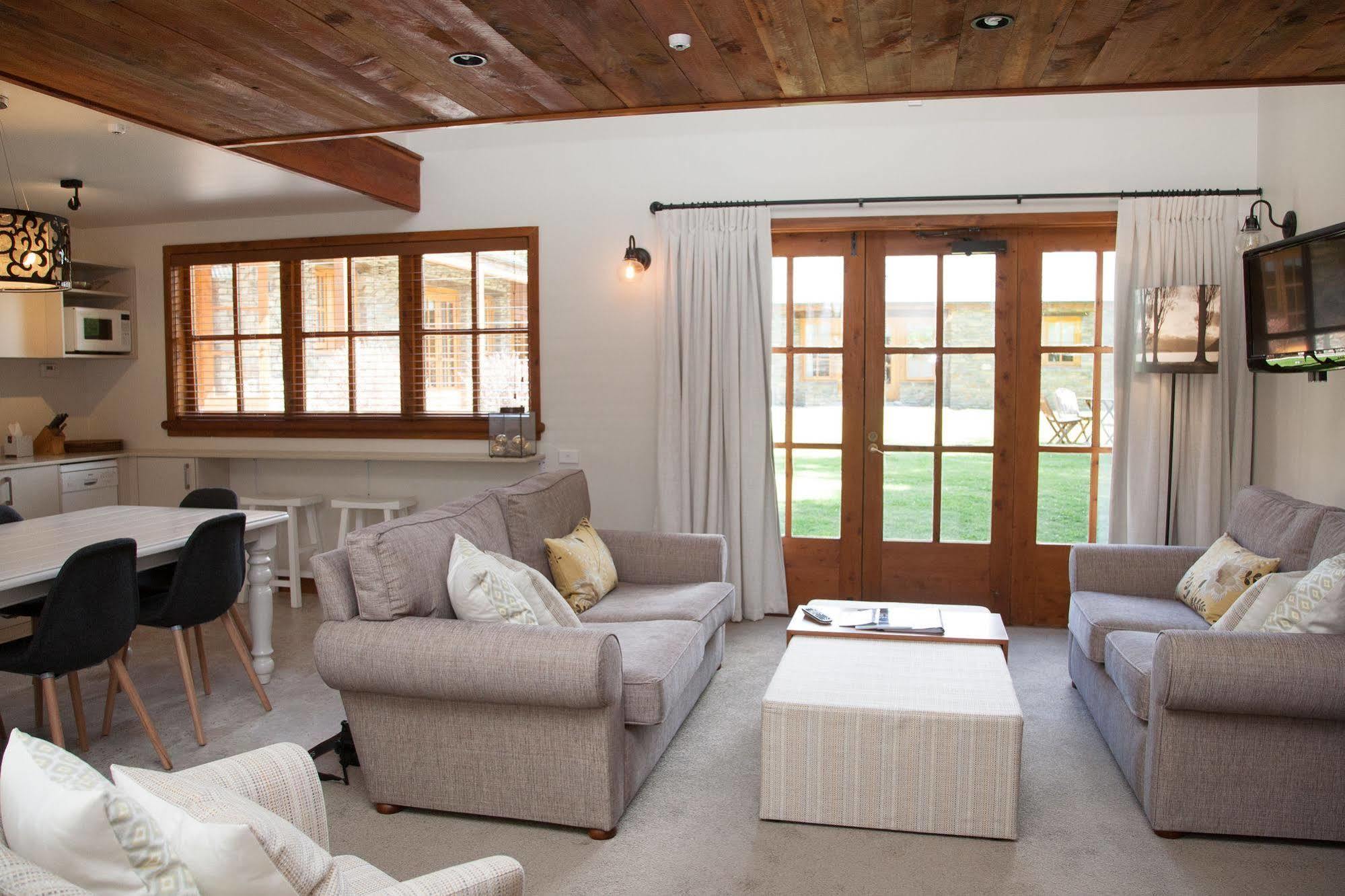 Wanaka Homestead Lodge & Cottages Экстерьер фото